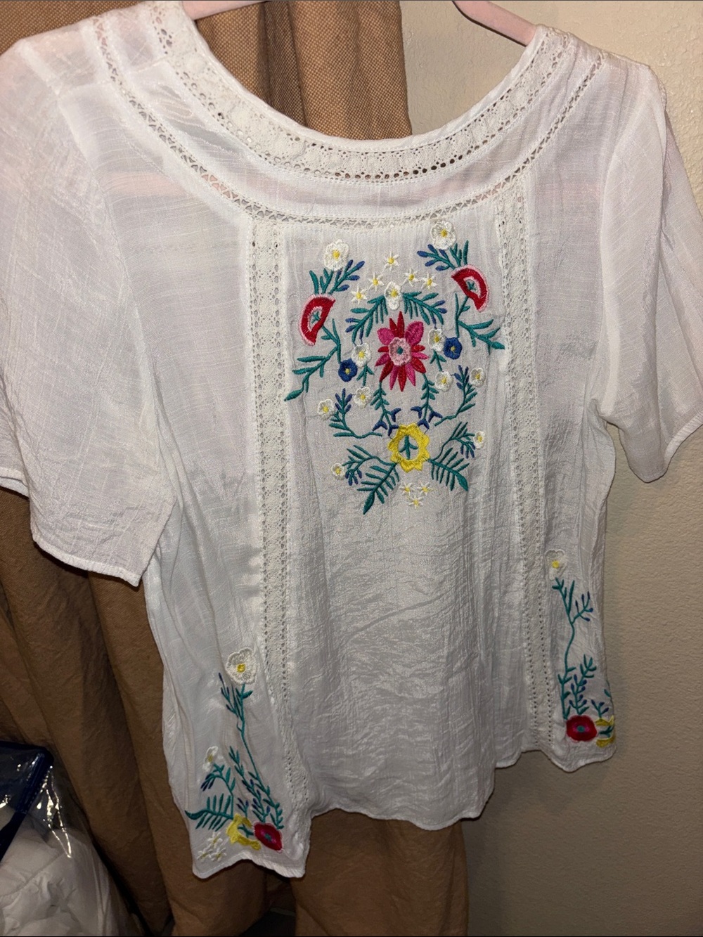 Umgee White Short-Sleeve Embroidered Floral Blouse